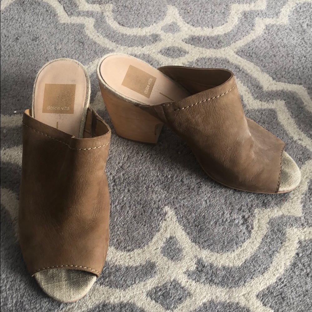 Tan mules